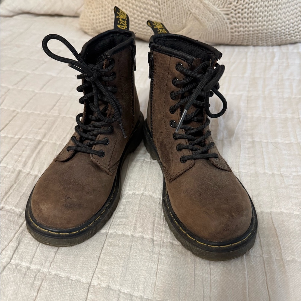 Dr Marten kids Delaney Brown size US 1 Classic Style EUC - Picture 4 of 12